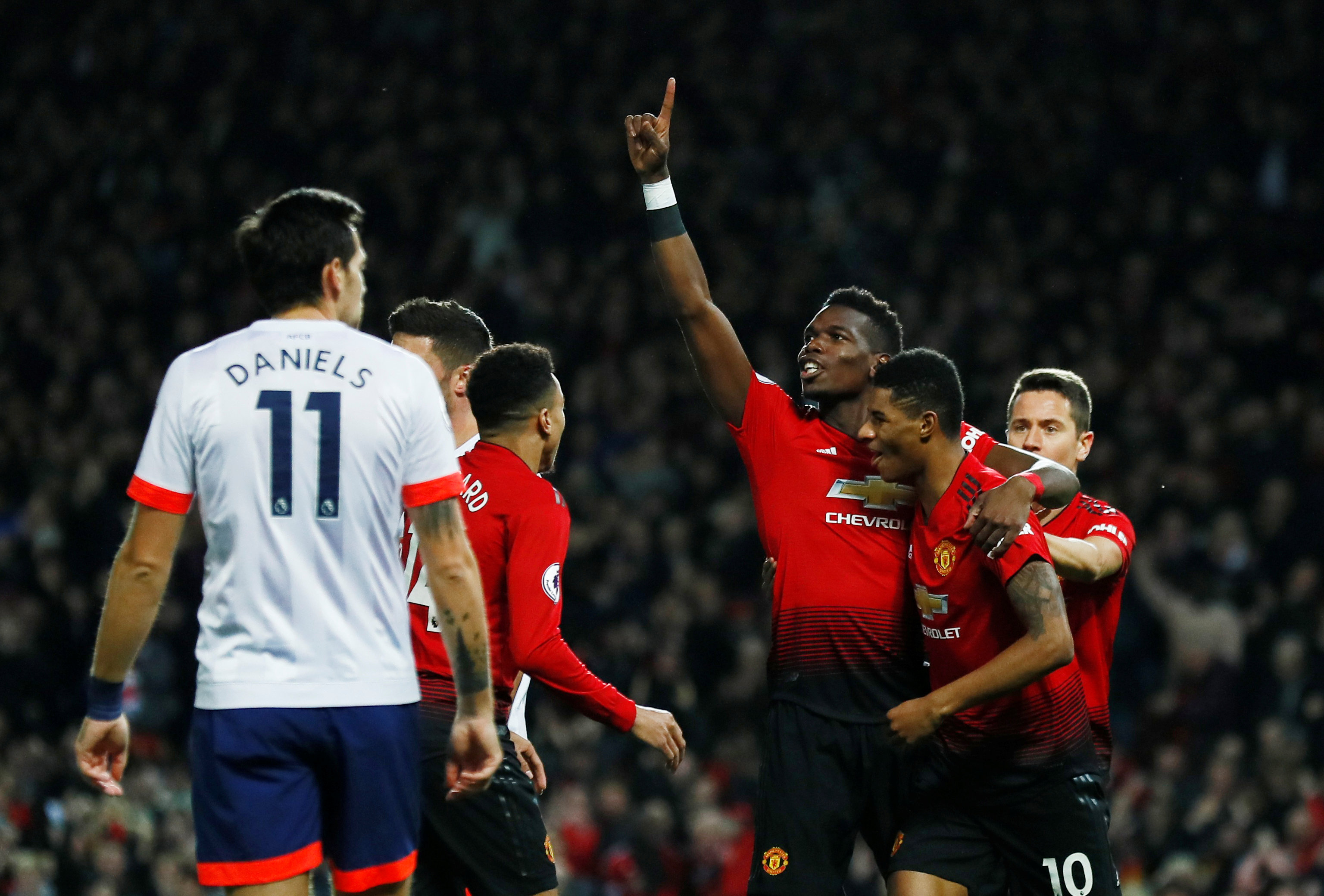 为之侧目 为之侧目